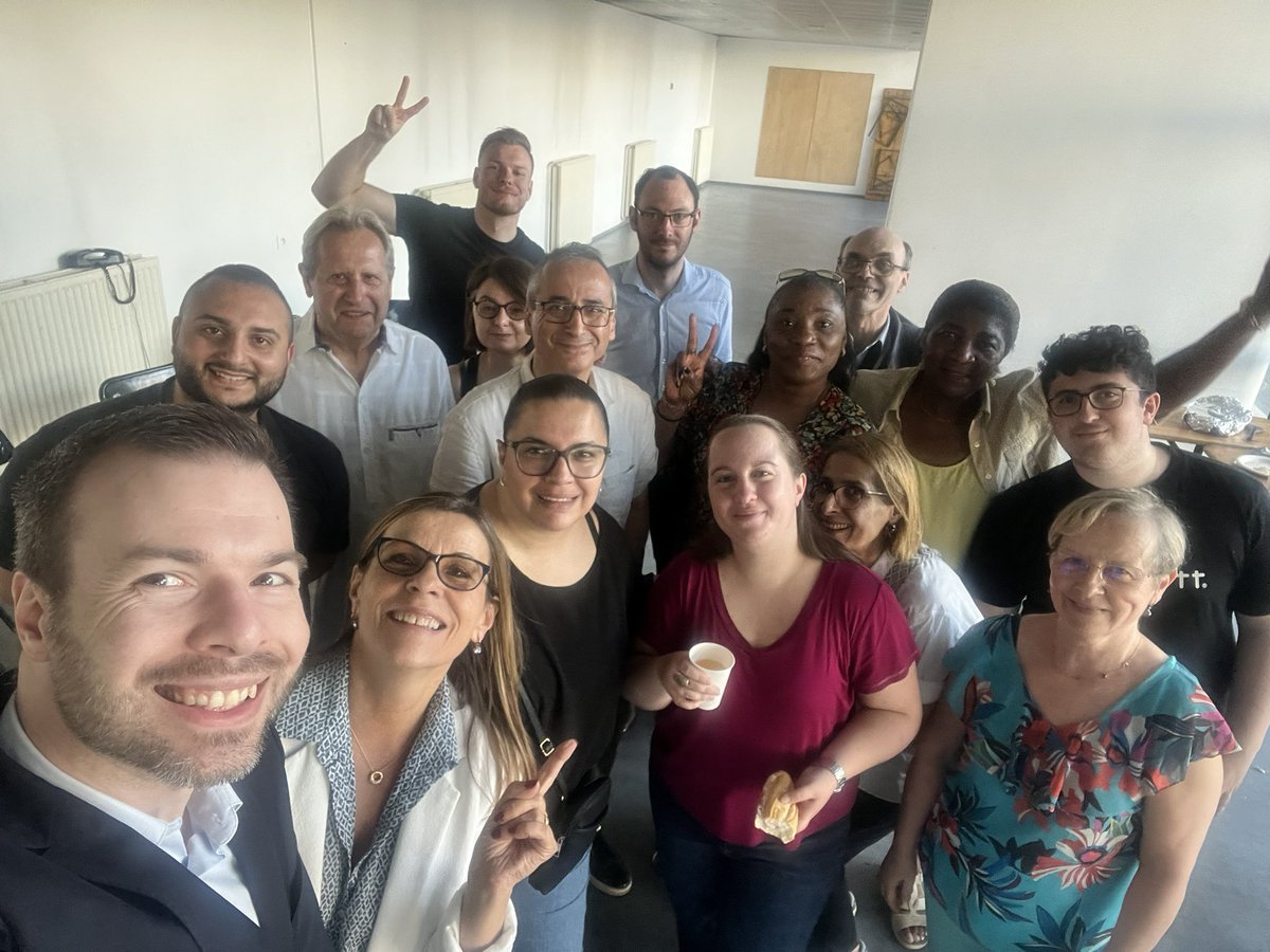 jokienzlen's tweet photo. Pot de fin d’année de @PSVitry avec notre députée @isasantiago_94. Merci aux camarades et sympathisants de Vitry autour de @SarahTaillebois pour leur aide durant la dernière campagne. Vous pouvez toujours compter sur @PSValdeMarne ✊🏻🌷😉 https://t.co/MXVgZiYnjY