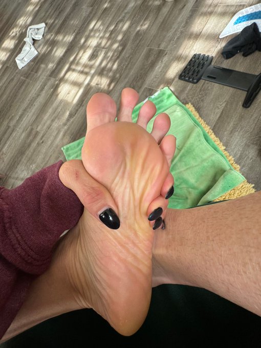 All the Fawx foot fans go here for exclusive content of mommy https://t.co/6EeFbjdd7Z https://t.co/u