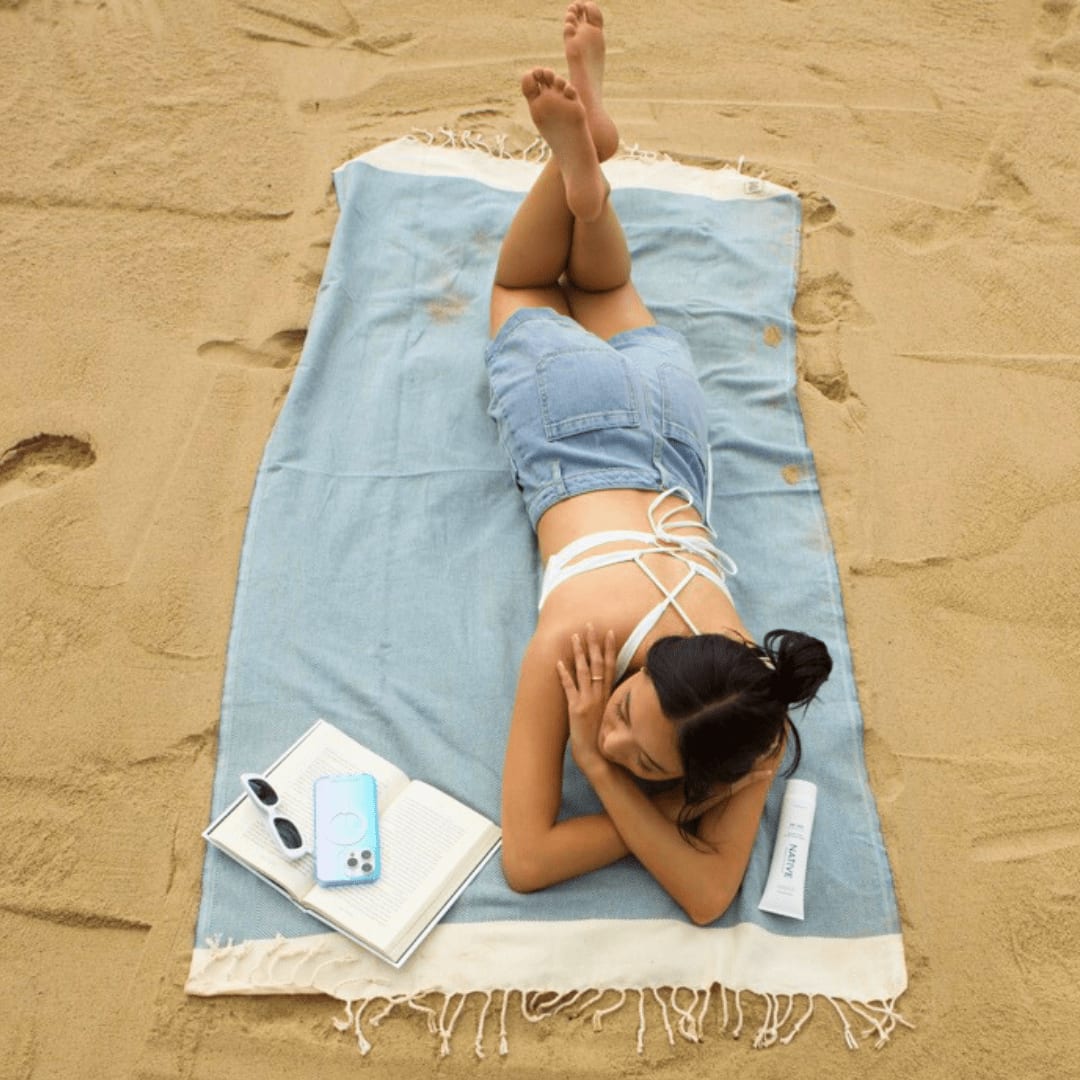 zagg_roy's tweet image. Sun&apos;s out — power &amp;amp; protection&apos;s on ☀️

Shop your favorite summer accessories in-store &amp;amp; feel the difference for yourself 😎

#aestheticmood #techessentials #chargeonthego #whenthelighthits #phonecase #phoneaccessories #protectbetter