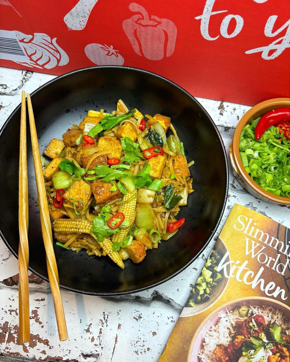 SlimmingWorld's tweet photo. Looking for delicious and healthy recipes 😋? Spice up your midweek meals just like Kelly (mrsb_slimmingworld_2019 on Instagram), who had this tasty Chilli tofu pad Thai recipe delivered right to her door 📦❤. Click here to pick your recipes 🤗: https://t.co/2XG8rQDfzV https://t.co/tCGEmHRQLW