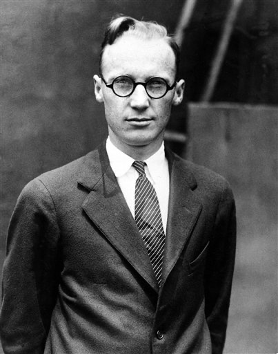 TammiMinoski's tweet photo. #OTD 1925: The #ScopesMonkeyTrial began in Tennessee as an effort by the #ACLU to challenge the constitutionality of a law that forbade teaching the theory of #evolution in public schools.  William Jennings Bryan argued for the prosecution and Clarence Darrow for the defense. https://t.co/cXAa8SU9cw #USHistory