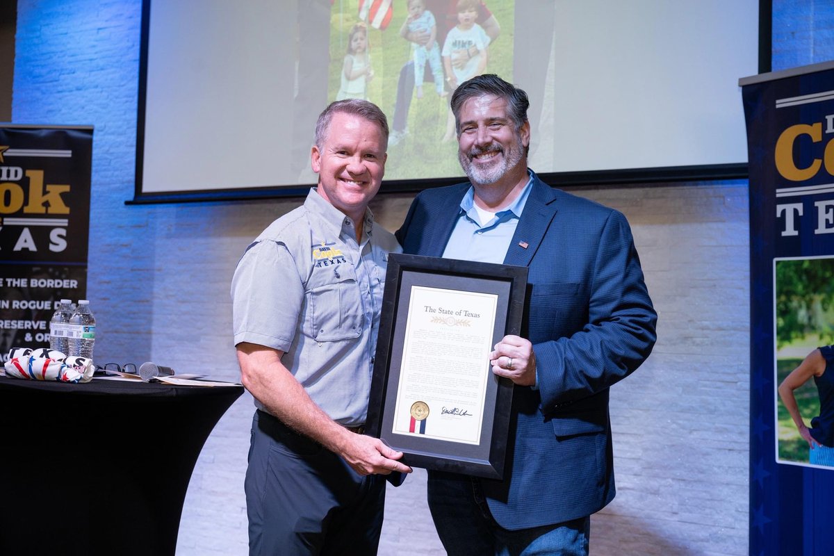 SellmarkCorp's tweet photo. We had a great time celebrating your birthday @davidcooktexas!
And thanks for honoring our own CEO, James Sellers, with a state resolution!
It takes a hard-working entrepreneur to recognize another one, so this is all the more special coming from you. #Sellmark #TexasPride https://t.co/kOgAcTK0wz