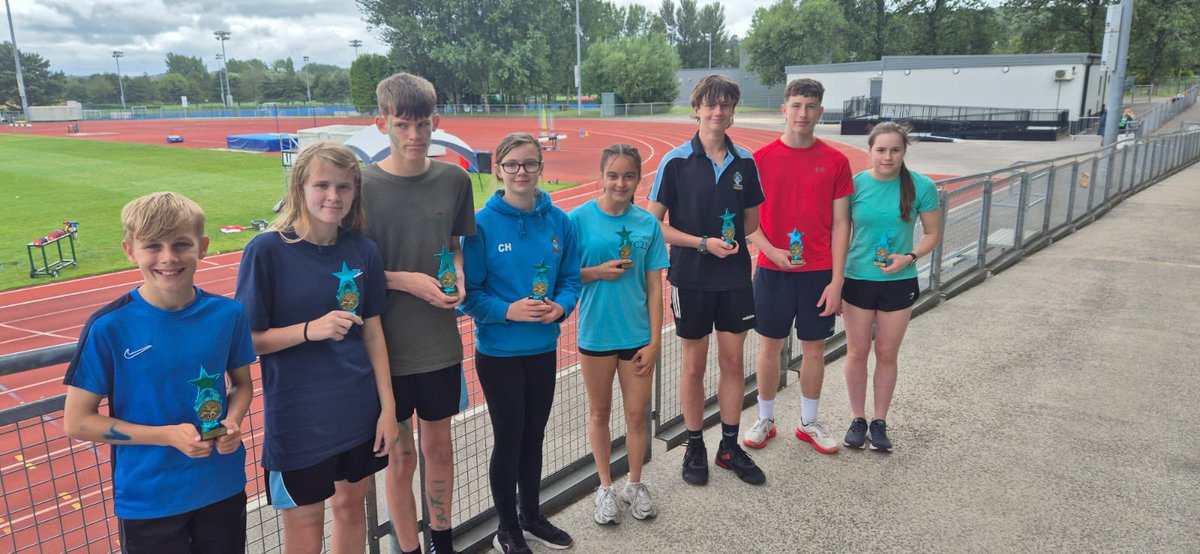 AddGorffLlan's tweet photo. 🔴🟢🔵🏃🏻‍♀️🏅🏆🏅🏃🏻‍♂️🔵🟢🔴
Pencampwyr diwrnod Mabolgampau @yggllangynwyd 2024 yw llys GARW! Llongyfarchiadau!

GARW are our School Sports Day 2024 Champions! Congratulations!

🥇GARW  🔴
🥈OGWR 🔵
🥉LLYNFI 🟢

#Mabolgampau2024
#Cystadlu #Dathlu #Talent

#TîmLlan 💙 https://t.co/W1J9mMmER5