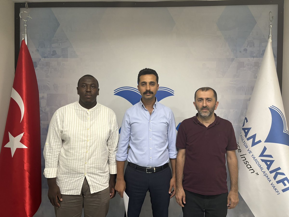 Kenya - Mandera eyaleti eğitim bakanlığı ile yeni sezon için işbirliği protokolü imzaladık. Bu süreçte bizlere aracılık eden ve geçmişte yurtlarımızda yetişmiş olan sevgili Muhammed İbrahim’e teşekkür ederim. 

<a href="/insanvakfi/">İnsan Vakfı</a> 
<a href="/nashaluk/">Haluk Nas</a>