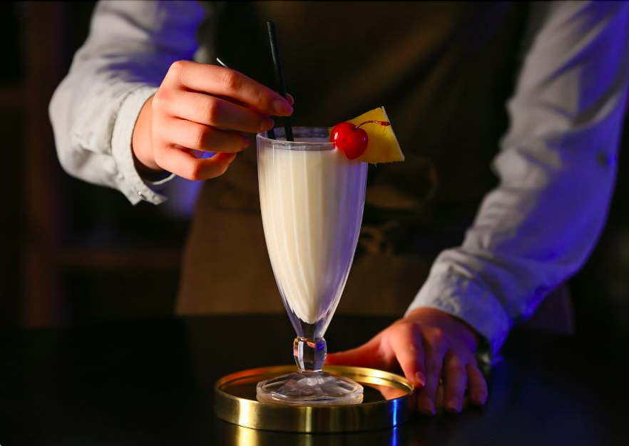 etip_io's tweet photo. Happy #NationalPiñaColadaDay!🍹🌴July is the perfect time for tropical drinks to keep your customers cool. But these labor-intensive drinks can lead to lost cash tips in a busy bar. Simplify tipping with eTip, and make sure your bartenders get the tips they deserve. https://t.co/Kqwh0Zec63