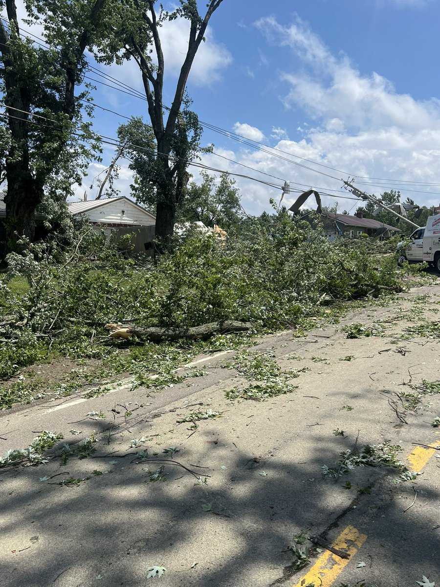 nyspolice's tweet photo. Western NY Tornado warnings. Do not go near downed power lines and call 911 if you are in an emergency. Chautauqua and Erie Counties pictured. Troopers are in the area assisting. https://t.co/IS61IDQaWW