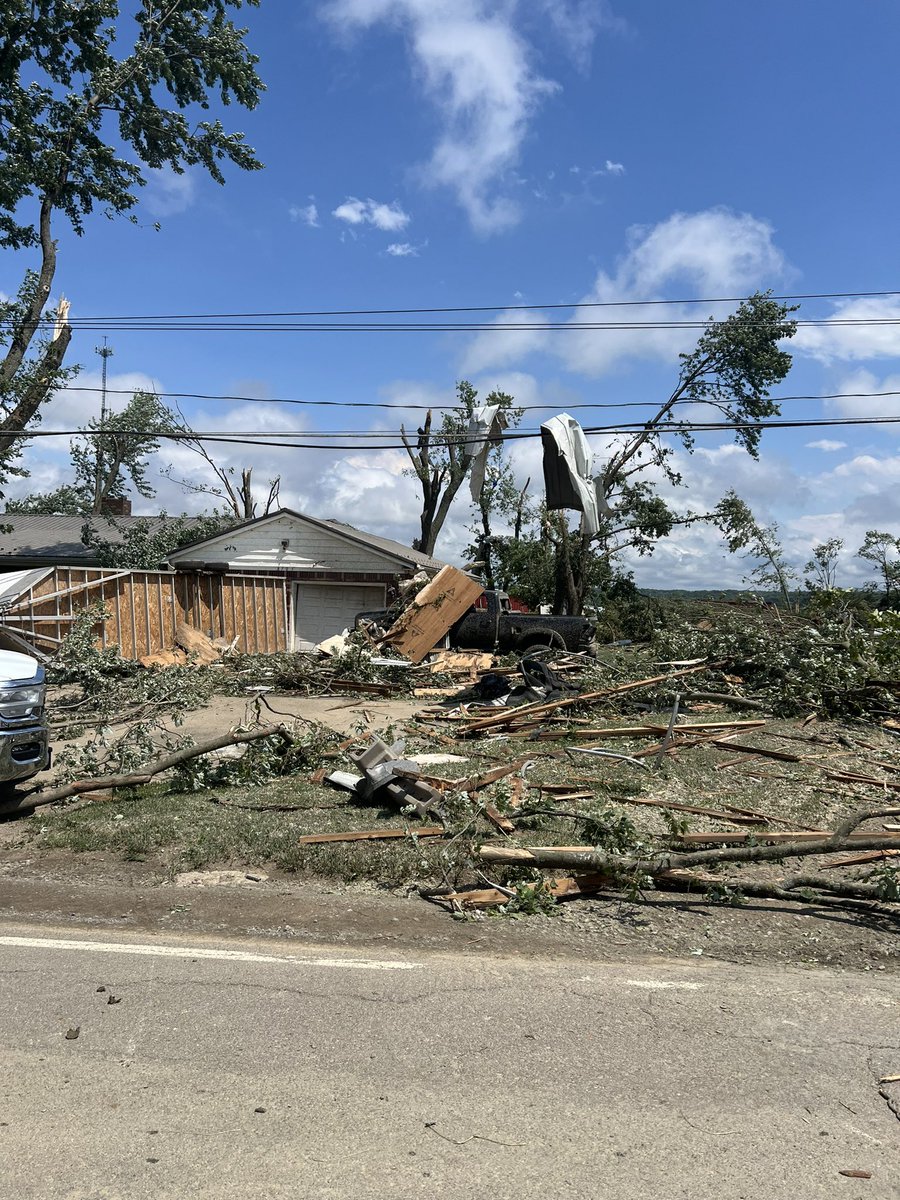 nyspolice's tweet photo. Western NY Tornado warnings. Do not go near downed power lines and call 911 if you are in an emergency. Chautauqua and Erie Counties pictured. Troopers are in the area assisting. https://t.co/IS61IDQaWW