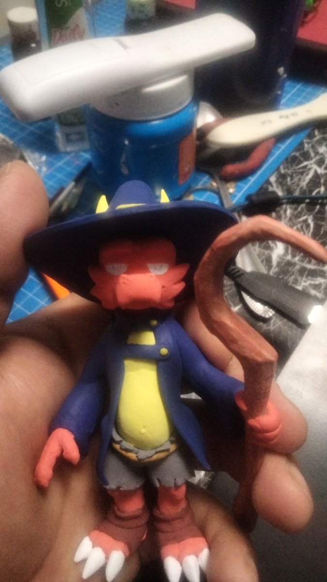 Se aplica la imprimación, se deja curar y se procede a pintar