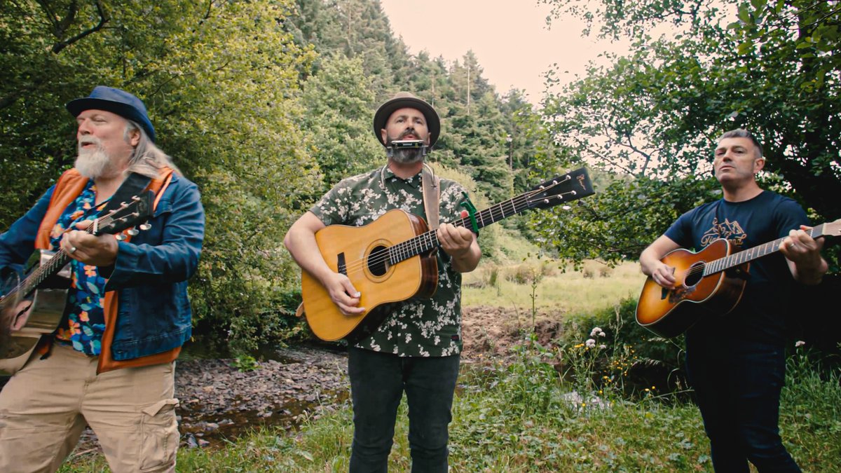 WHGuitarClub's tweet photo. We're happy to share 'Fish and Whistle'🎣🎶
We wanted to bring a fresh perspective to this beloved @JohnPrineMusic song, blending our signature harmonies and heartfelt delivery to honour the timeless spirit of the original.

Watch Here : https://t.co/DCVefYXwVm https://t.co/BXALh3BNDn