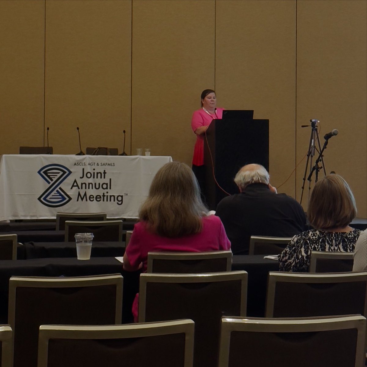 SHPUTMB's tweet photo. UTMB DCLS graduate Shannon Kern, DCLS, MPH, BS, MLS(ASCP)CMSMUM presenting “Waste Disposal and Laboratory Medicine - Ensuring Safety for People and the Planet” at #ASCLSJAM today. 🌍🔬 #LabMedicine #EnvironmentalSafety #ASCLS https://t.co/PtSYgiZc7g