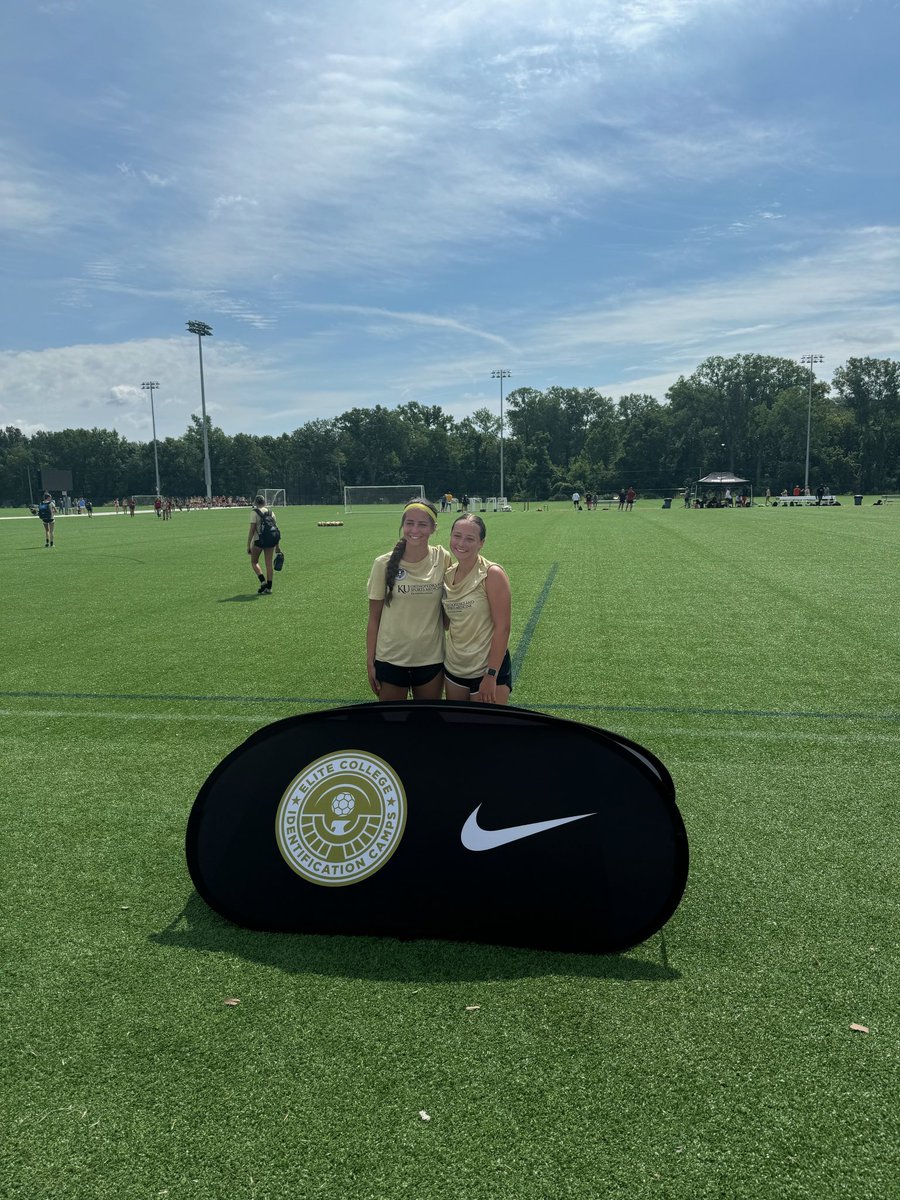 Ainsley_Roeder's tweet photo. Had a great time at @EliteIDCampsInc camp this past weekend! Thank you @MarcusKelcher for putting on an amazing camp and to the coaches that came out and lead training sessions. @OregonSoccer @BaylorFutbol @AuburnSoccer  @IlliniSoccer  @CUBuffsSoccer  @HailStateSOC @MizzouSoccer https://t.co/6kGOHiUmoc