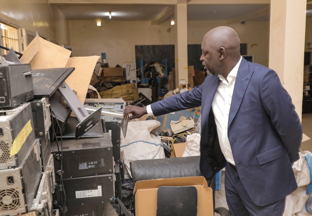 isidorediouf_'s tweet photo. Aujourd'hui, j'ai visité la DGD3E (Direction de Gestion des déchets des équipements électriques et électroniques) et l'Espace Sénégal Services (ESS) de Dakar. 
 #SénégalNumérique https://t.co/5GL1t5CPoa