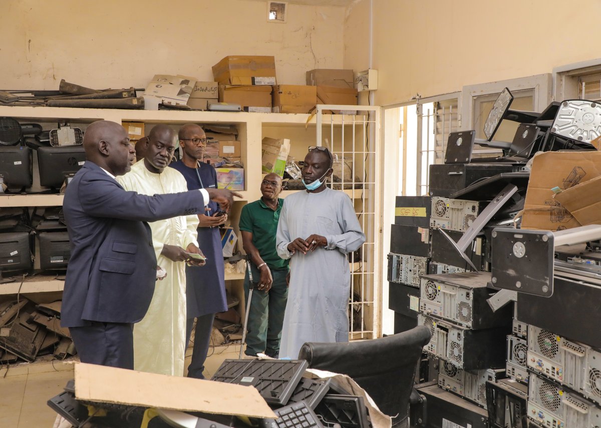 isidorediouf_'s tweet photo. Aujourd'hui, j'ai visité la DGD3E (Direction de Gestion des déchets des équipements électriques et électroniques) et l'Espace Sénégal Services (ESS) de Dakar. 
 #SénégalNumérique https://t.co/5GL1t5CPoa