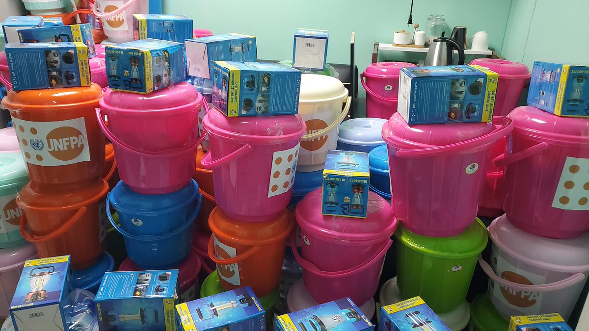 UNFPACaribbean's tweet photo. Thanks to the #BuildBackEqual project, #UNFPA’s Ellenmae Sobion delivered 100 Dignity Kits to support women in #Grenada after #HurricaneBeryl. Empowering communities, building #resilience, mitigating risks! 💪 #Recovery #gendersensitiveresponse
@CanadaBarbados
@unwomencarib https://t.co/3RExN0SgWX