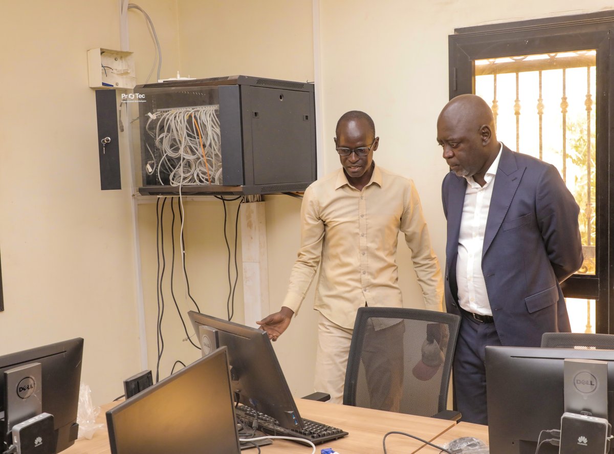 isidorediouf_'s tweet photo. Aujourd'hui, j'ai visité la DGD3E (Direction de Gestion des déchets des équipements électriques et électroniques) et l'Espace Sénégal Services (ESS) de Dakar. 
 #SénégalNumérique https://t.co/5GL1t5CPoa