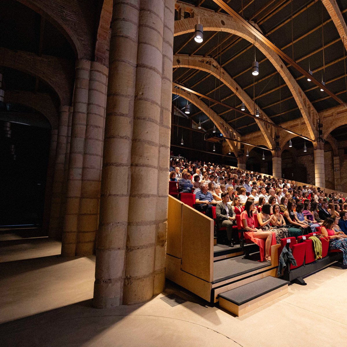 quimicaURV's tweet photo. 🎓 El passat divendres 28 de juny, el Celler de Vila-Seca va acollir l’acte de graduació de les promocions 2019-2024 i 2020-2024 de la Facultat de Química. https://t.co/SNjbHoVIgF