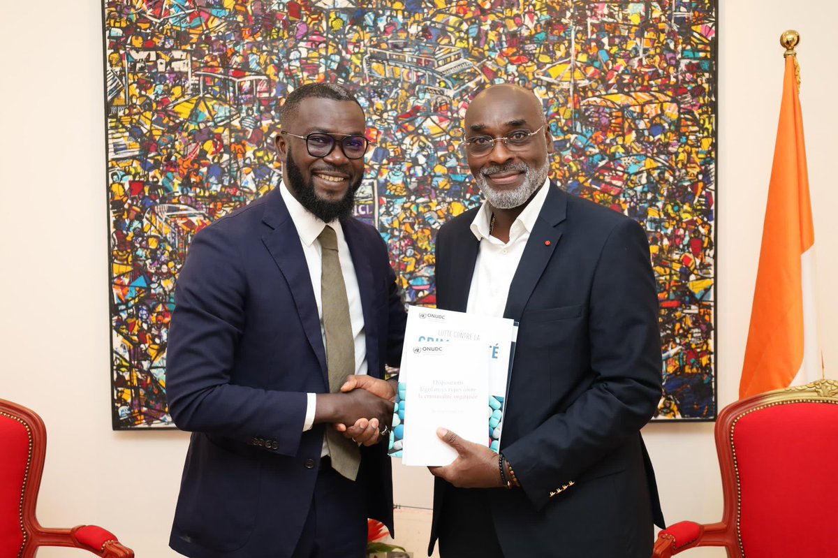 UNODC_WCAfrica's tweet photo. Head of the sub-regional office and UNODC Representative in Côte d'Ivoire @cheikh7735 paid a courtesy visit to the mayor of Cocody @jmyaceofficiel to discuss issues of #commoninterest related to the fight against #drugabuse in the Cocody commune, involving a focus on #youth🇨🇮🇺🇳 https://t.co/hDJv0cSclx