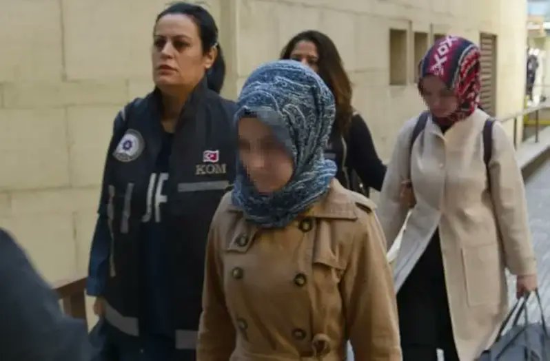 BURSA'DA 11'İ KIZ ÖĞRENCİ, 5'İ EV HANIMI 16 KİŞİ GÖZALTINA ALINDI.

İnfazıErtele HastalarYaşasın

kronos37.news/bursada-16-goz…