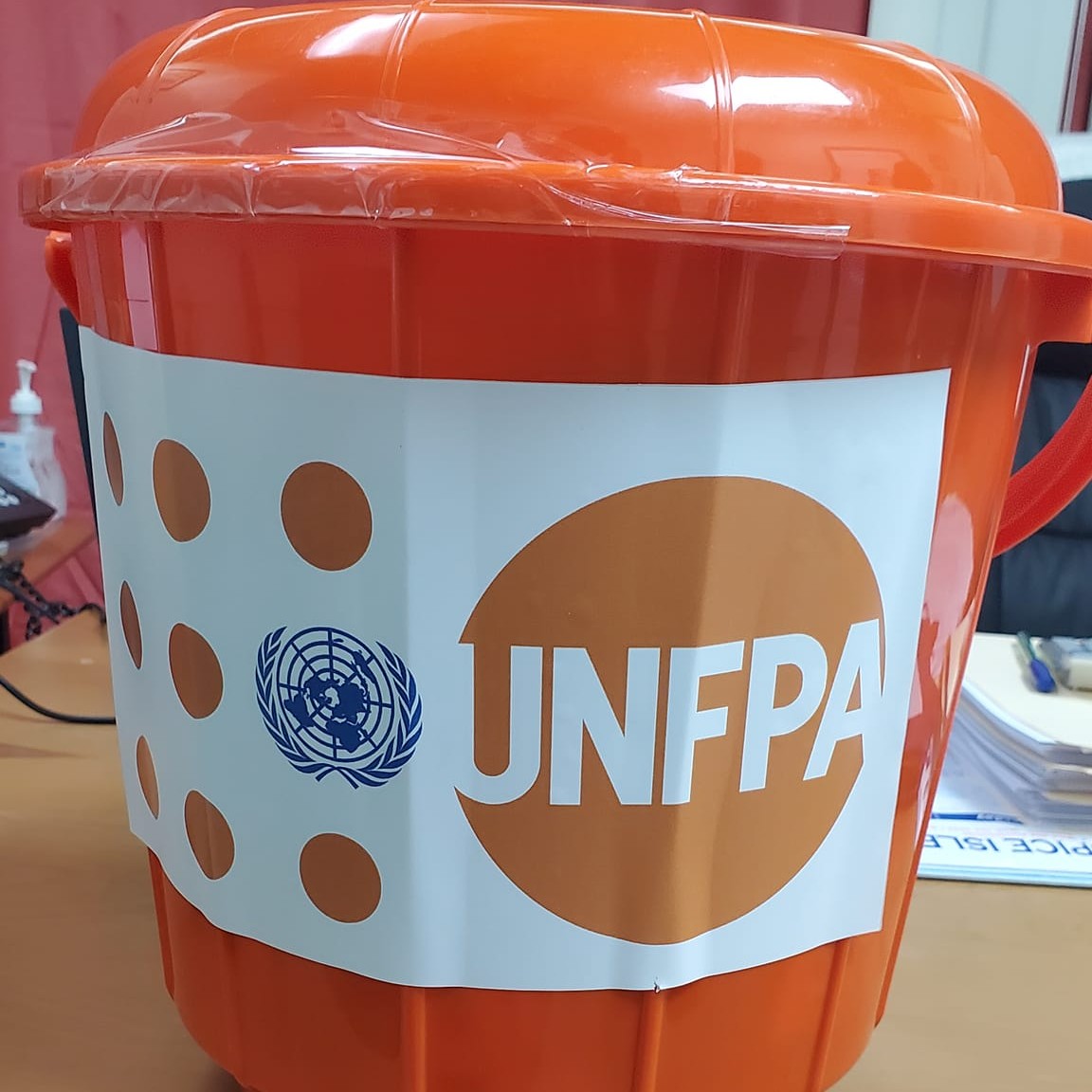UNFPACaribbean's tweet photo. Thanks to the #BuildBackEqual project, #UNFPA’s Ellenmae Sobion delivered 100 Dignity Kits to support women in #Grenada after #HurricaneBeryl. Empowering communities, building #resilience, mitigating risks! 💪 #Recovery #gendersensitiveresponse
@CanadaBarbados
@unwomencarib https://t.co/3RExN0SgWX