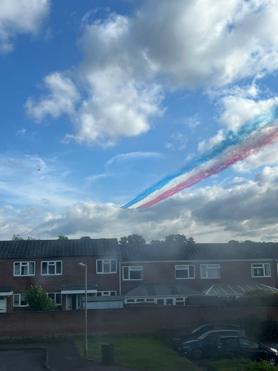 lordmvarder's tweet photo. Bloody #RedArrows doing a flyby this evening near  #RAFHalton and spraying everyone with patriotic chemtrails 😉 before the game @AS332L 🤣 https://t.co/SOZfSwDpu2