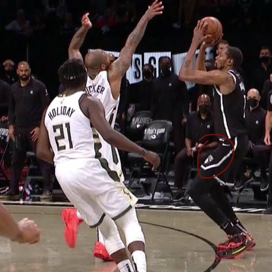 HawksBr_'s tweet photo. @BrooklynGuy2021 Logo antigo era mais bonito, ainda mais no KD, como da pra ver na imagem https://t.co/3ypihRaoUG