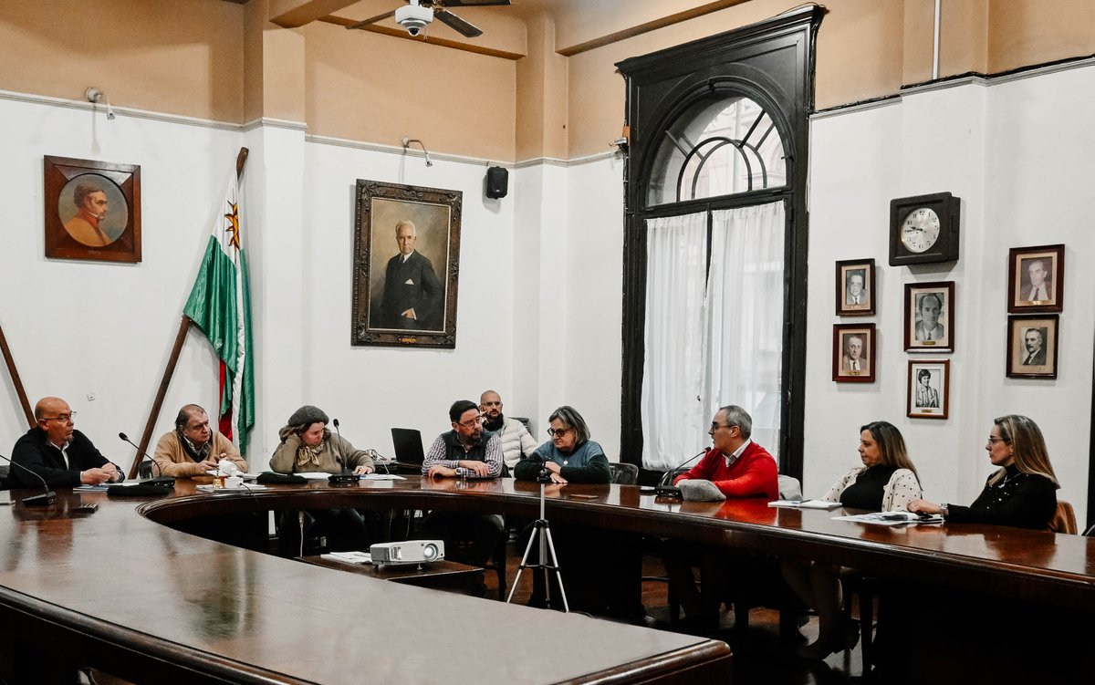 ine_uruguay's tweet photo. El director del INE @DiegoAboal2 se reunió con la directiva de la @federacionrural para informar sobre el Censo Agropecuario, aclarar dudas y formas de participación, crucial para el sector. Agradecemos a la Federación Rural por su colaboración. https://t.co/fe5aYCQhYH -08001908 https://t.co/ClORWU46D0