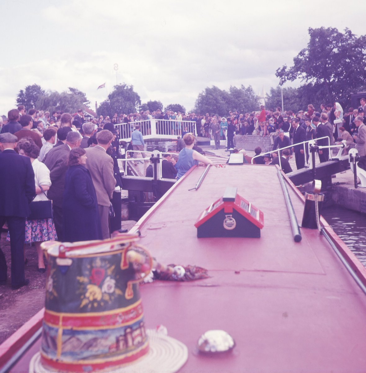 #stratfordonavon <a href="/CRTWestMidlands/">Canal & River Trust West Midlands</a> <a href="/CRTWalesandSW/">Canal & River Trust Wales and South West</a>  60 years ago on 11th July 1964 the queen mother opened the Stratford canal