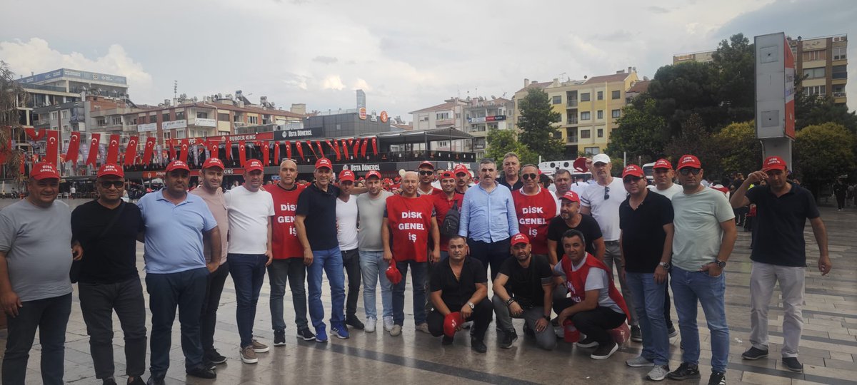 EnginTopal16's tweet photo. İŞÇİNİN SENDİKA TERCİHİNE DOKUNMA!!!
Aydın  Efeler Belediyesinde sendikamıza yönelik yaşanan saldırılar nedeniyle, bugün Aydın Şehir Merkezi’nde düzenlediğimiz kitlesel basın açıklamasına temsilcilerimizle  birlikte katılım sağlaladik 
#yaşasındisk 
#yaşasıngeneli̇ş https://t.co/5MbXzLgqYo