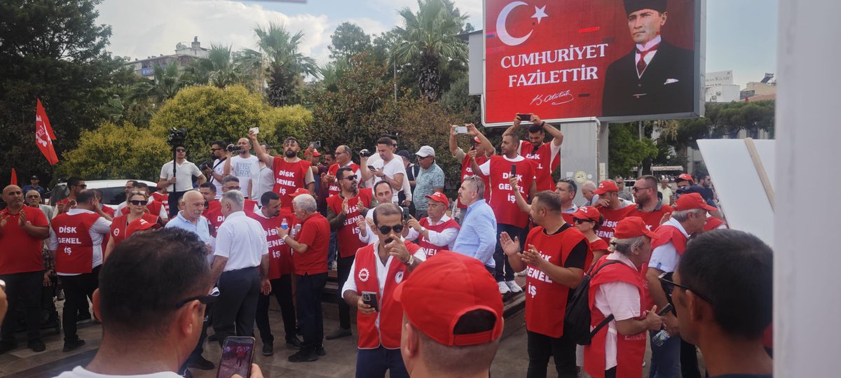 EnginTopal16's tweet photo. İŞÇİNİN SENDİKA TERCİHİNE DOKUNMA!!!
Aydın  Efeler Belediyesinde sendikamıza yönelik yaşanan saldırılar nedeniyle, bugün Aydın Şehir Merkezi’nde düzenlediğimiz kitlesel basın açıklamasına temsilcilerimizle  birlikte katılım sağlaladik 
#yaşasındisk 
#yaşasıngeneli̇ş https://t.co/5MbXzLgqYo