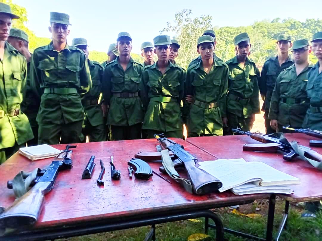 🔵🟢🟠| La Preparación Militar Básica,popularmente conocida como previa. Momento en el que los soldados adquieren los conocimientos fundamentales que norman la vida en la institución armada. Se preparan para defender la PATRIA, allí es dónde más se crecen. #JovenFAR60
