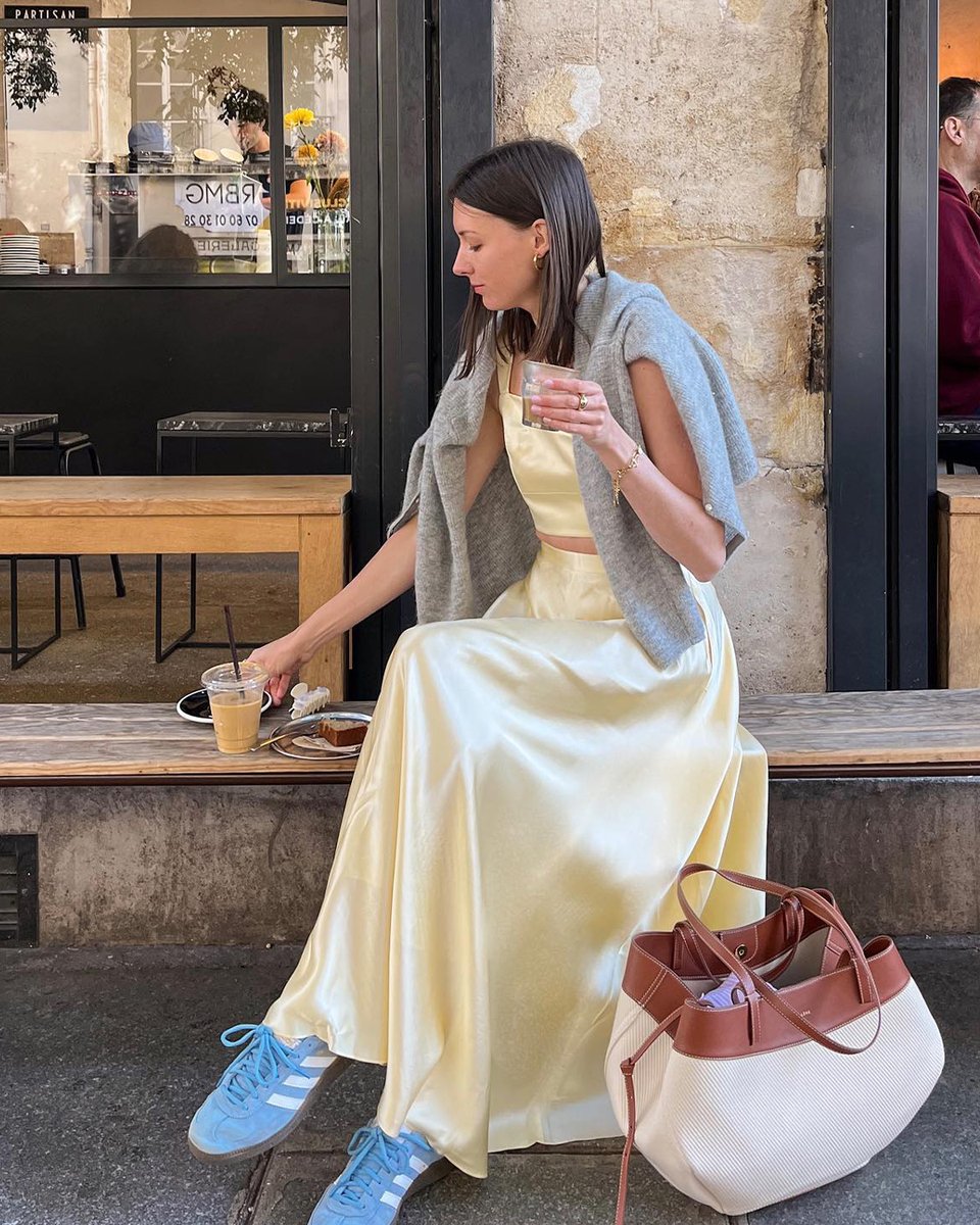 LilySilk's tweet photo. Golden Cocoon Suit is perfect for a casual coffee date💛 @anneorion
🔎Golden Cocoon Cowl Neck Camisole
🔎Golden Cocoon Amaranth Skirt
#lilysilk #Livespectacularly #LILYSILKSS24 #StateofWonder https://t.co/CYx3buhKQj