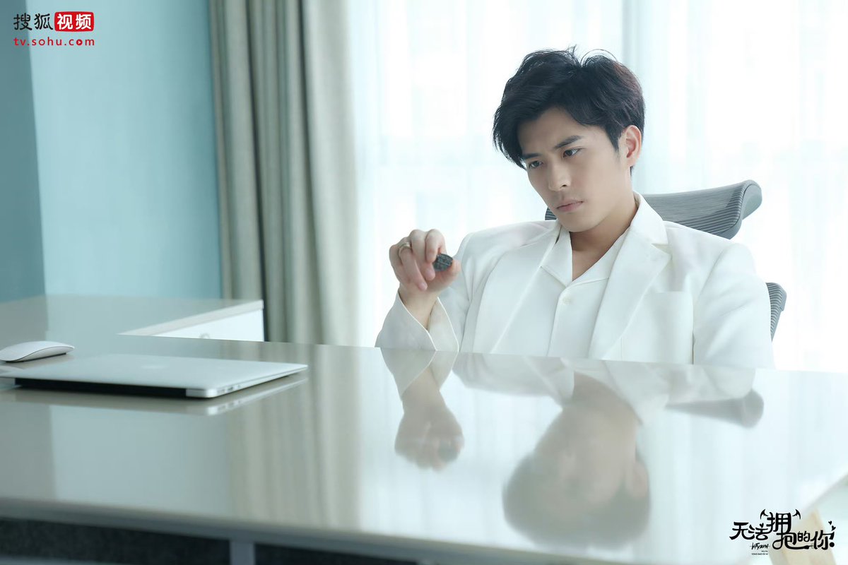 XuKaicheng_TH's tweet photo. Good Night 🌙 
แวมไพร์สุดหล่อ 🧛 #ชุยจวิ้นเฮ่อ #崔俊赫 🧡

จาก 📺 ซีรีส์ #อยากให้รักสัมผัสได้ #UntouchableYou 《#无法拥抱的你》

▶️ ซับไทยและพากย์ไทยที่ #Monomax @monomax_me 

Cr. 微博 无法拥抱的你官微 

#สวีไคเฉิง #徐开骋 #XuKaiCheng​ 
#徐开骋泰国开水 #XuKaiChengThailand https://t.co/9l5CbyrD5F