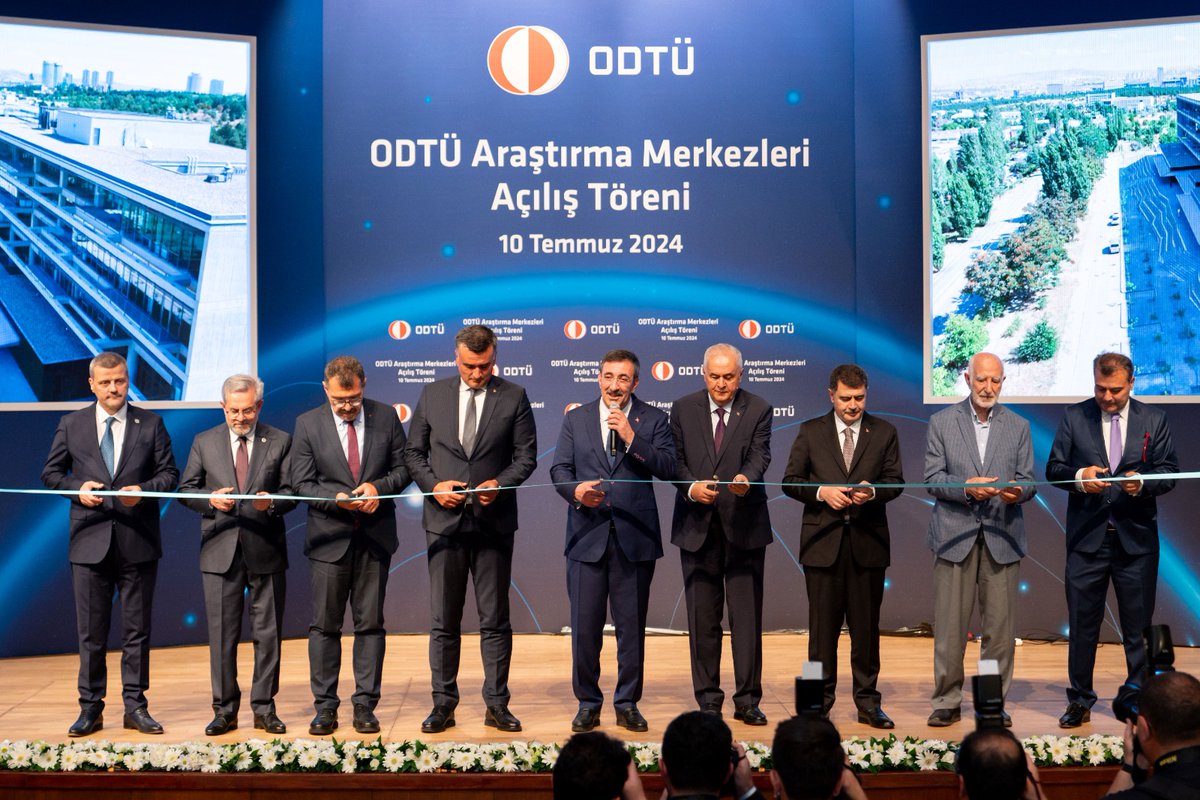 METU_ODTU's tweet photo. Cumhurbaşkanı Yardımcımız Sayın Cevdet Yılmaz'ın katılımları ile ODTÜ Araştırma Parkı açılışını gerçekleştirdik. 
@_cevdetyilmaz 

1️⃣ ODTÜ Kültür ve Kongre Merkezinde başlayan törenimizin açılış konuşmalarını Cumhurbaşkanı Yardımcımız Cevdet Yılmaz gerçekleştirdi. 

2️⃣-3️⃣ Rektörümüz Prof. Dr. Mustafa Verşan Kök'ün ODTÜ Araştırma Parkını tanıttığı sunum sonrasında kurdele kesimi törenine geçildi.