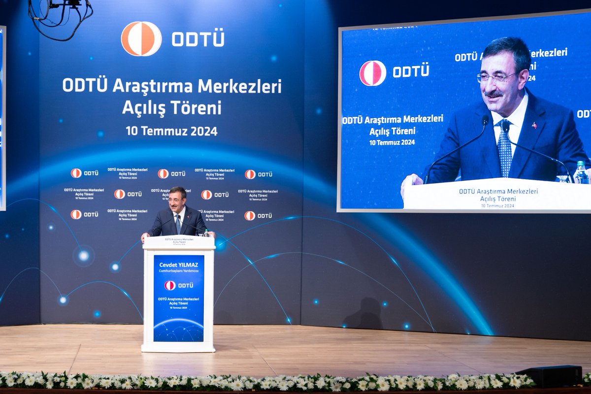 METU_ODTU's tweet photo. Cumhurbaşkanı Yardımcımız Sayın Cevdet Yılmaz'ın katılımları ile ODTÜ Araştırma Parkı açılışını gerçekleştirdik. 
@_cevdetyilmaz 

1️⃣ ODTÜ Kültür ve Kongre Merkezinde başlayan törenimizin açılış konuşmalarını Cumhurbaşkanı Yardımcımız Cevdet Yılmaz gerçekleştirdi. 

2️⃣-3️⃣ Rektörümüz Prof. Dr. Mustafa Verşan Kök'ün ODTÜ Araştırma Parkını tanıttığı sunum sonrasında kurdele kesimi törenine geçildi.