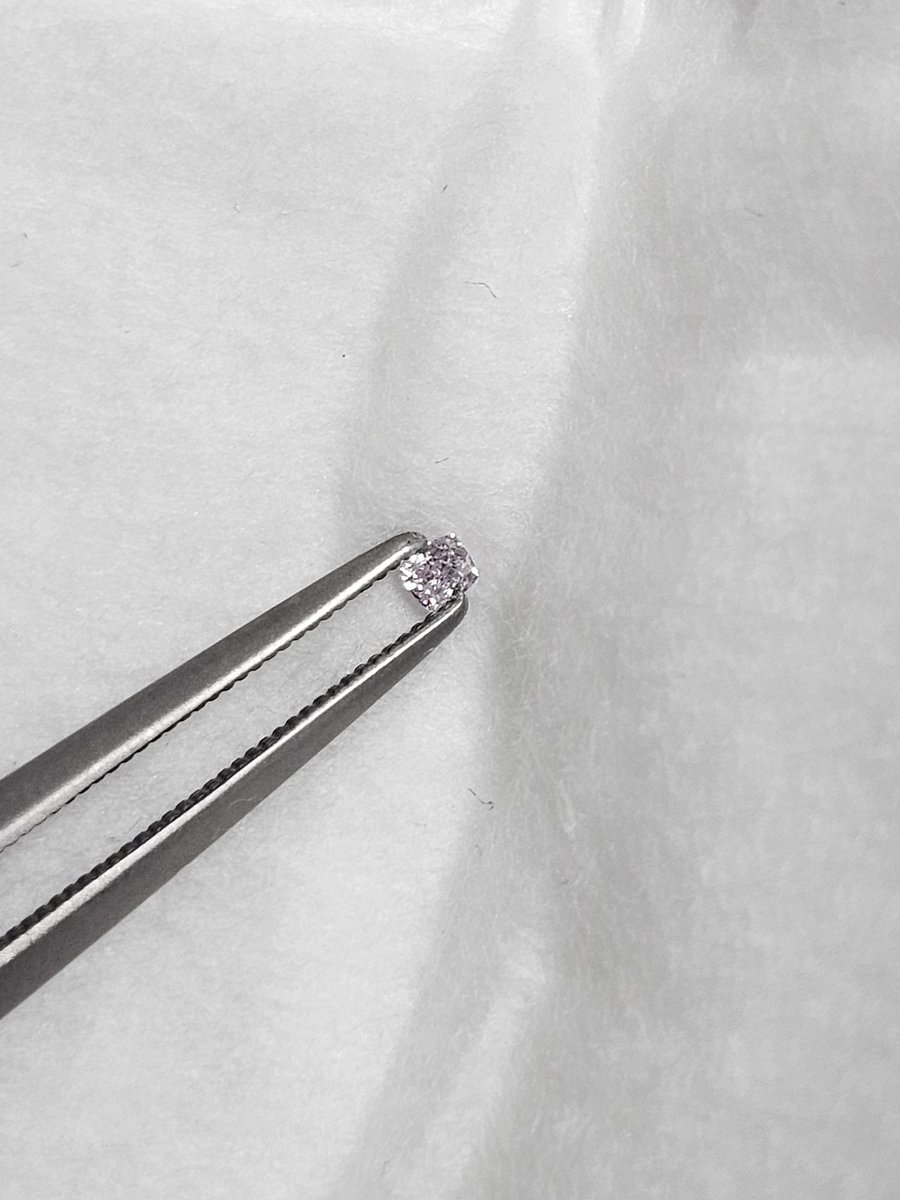 seul613's tweet photo. #원석마켓
핑크 다이아 각각 13만원
페어컷 가로세로 약 2x3mm
네모네모 가로세로 약 2x2mm

ㅇㅇ님 공구 핑크다이아입니다.
사진보다 더 연하고 맑은 핑크색이에요
육안상으로 보이는 내포 없으나 자세히 보면 내포, 페더 있을 수 있습니다 https://t.co/2mbxpBcfZq