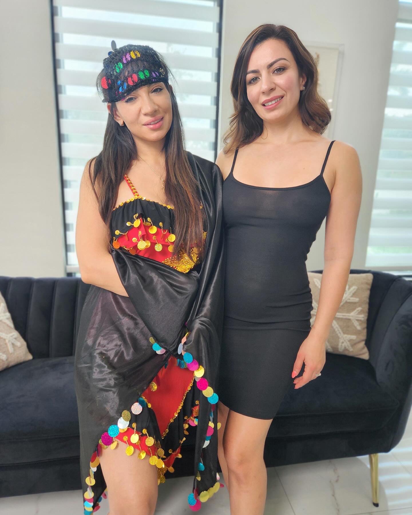 3 pic. اول فيلم سحاق ليا مع فنانة عربية 🔥 سيناريو و حوار عربي!!! @sweet__alina جوزي مدوخني و طبعا لما سمعت انه ماشي مع واحدة روحت عند الكحبه الي فالمنطقة عندنا! كل الرجاله يعرفوها 😈 بس صراحة هيّا ريحتني عالاخر.. و نسيت جوزي و صنف الرجاله… كسها يجنن💦💦!! و عندها كميه شهوه خياليه 🥵 https://t.co/jOg4sswvdd