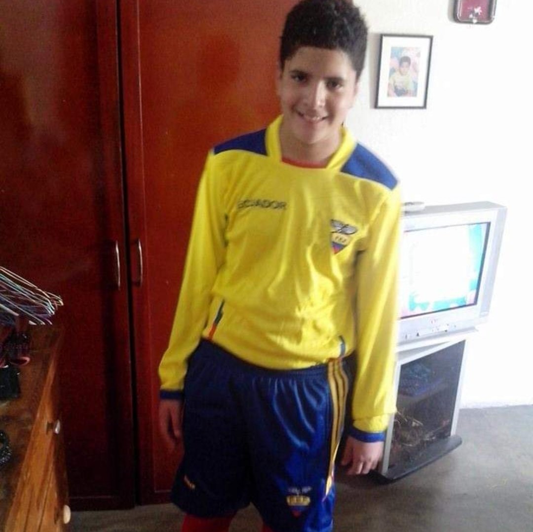 BroSaul24's tweet photo. Lamine Yamal con 16 // Yo con 16 https://t.co/jKKeSA4Lvh