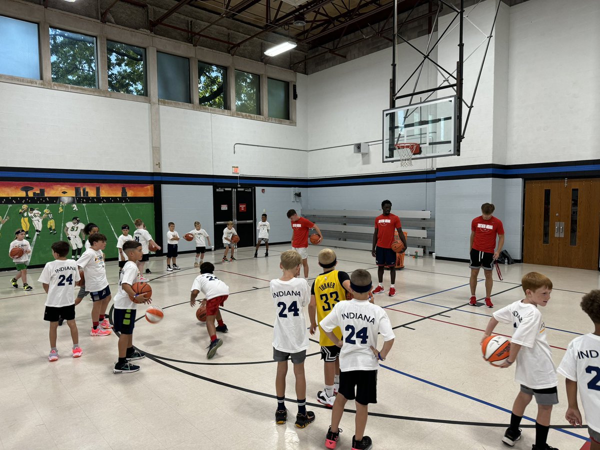 USI_Basketball's tweet photo. We had a great time! https://t.co/MHyma5jVqZ