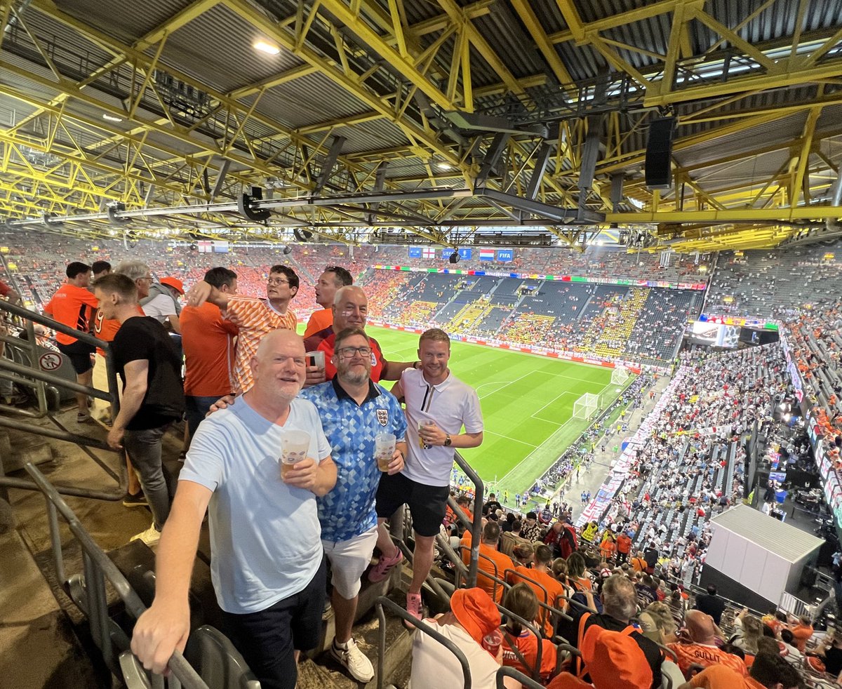 Long two days travelling and boozing, let’s hope it’s worth it 🏴󠁧󠁢󠁥󠁮󠁧󠁿🏴󠁧󠁢󠁥󠁮󠁧󠁿