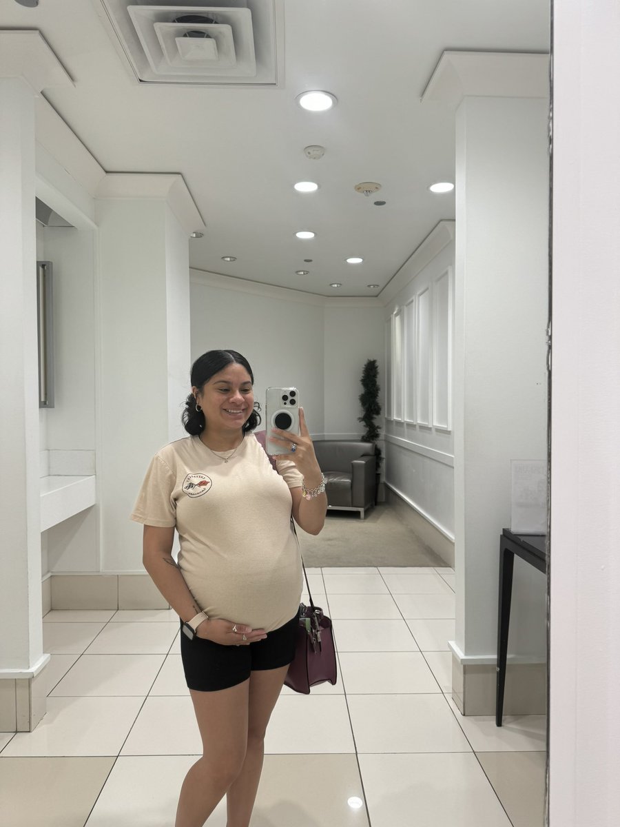 bell24velasquez's tweet photo. bump update 🩷🎀#25weeks https://t.co/OeKegmiYRy