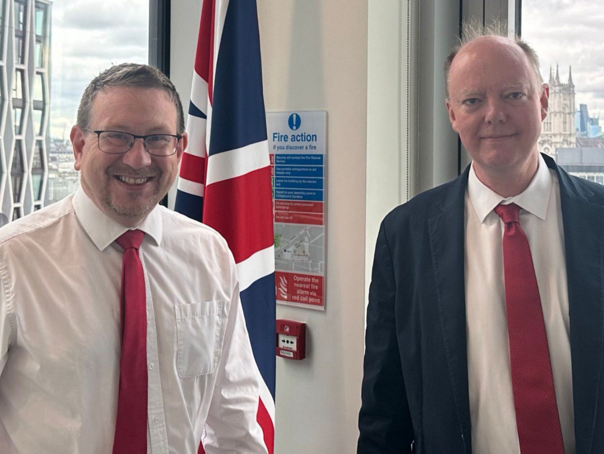 🏢 I've had a great first day as Public Health &amp; Prevention Minister, settling in to my new office and getting straight to work.

🤝 It's been great to meet some of my fantastic new colleagues across the Department for Health &amp; Social Care, including one familiar face!