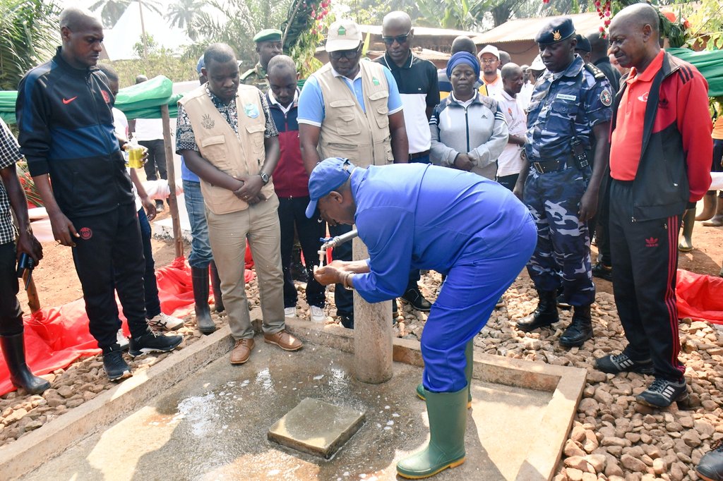 ABPInfos's tweet photo. (5/5) Dans @BubanzaProvince , la
Caravane #Inkebuzo s'est achevée dans la commune #Rugazi, où le
Chef de l'État @GeneralNeva a inauguré un projet d'adduction d'eau potable NDUBURA-Rugazi, mis en œuvre par le Budget de l'État via #Fonic. https://t.co/X2ox2zNQTH