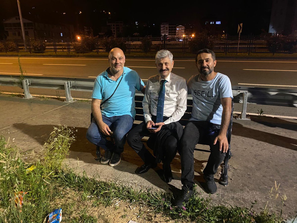 drcoskuncebi's tweet photo. Belçika’da Maasmechelen meclis üyesi Serdar Karalı ve aynı ilçede öğretmenlik yapan Suat Soytürk hemşehrilerimizle sohbet ettik. 

Sahilde yürüyüş yaparak hemşehrilerimizle beraber istişare etmeye devam ediyoruz. https://t.co/piifheXbgx