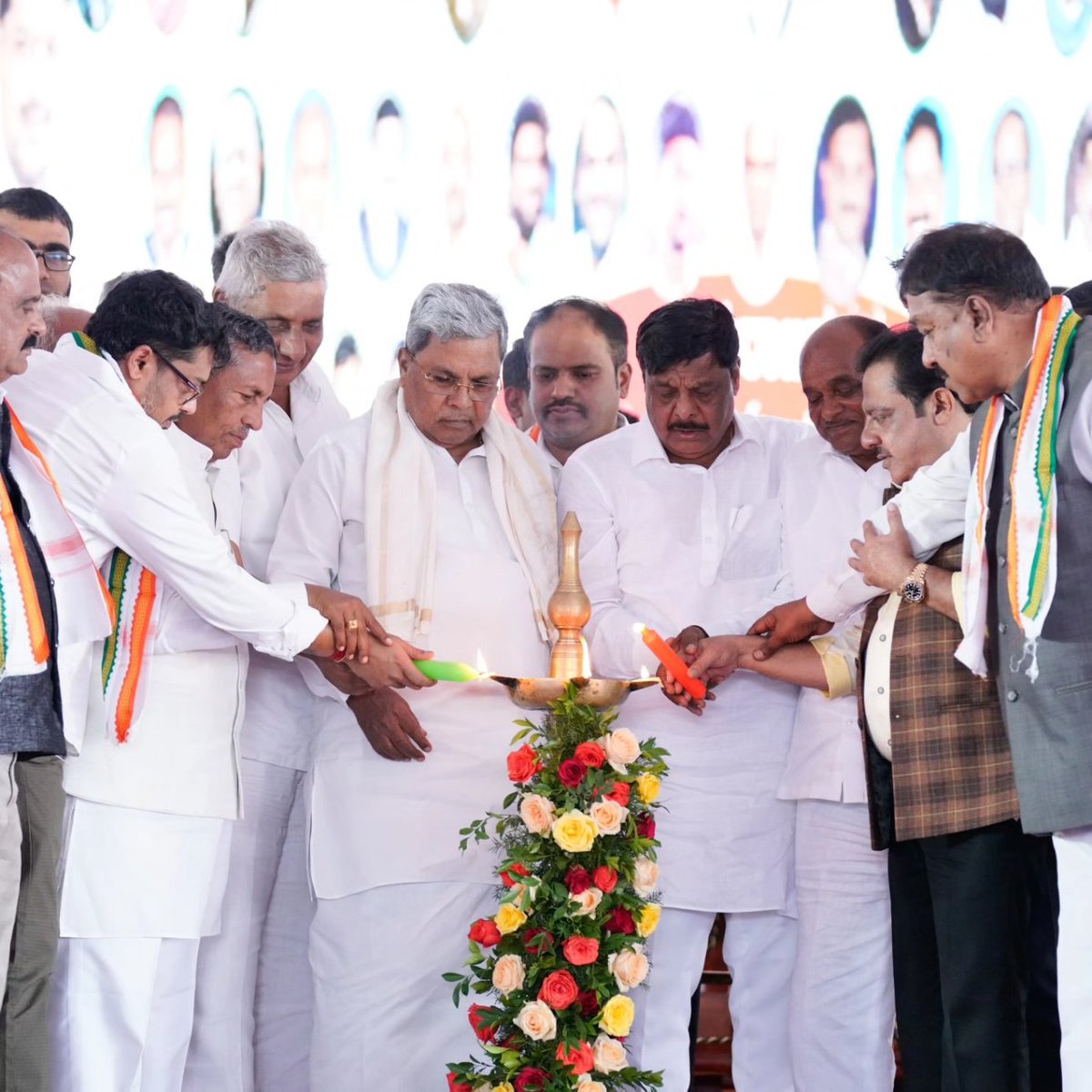 CHNcongress's tweet photo. ಚಾಮರಾಜನಗರ ಲೋಕಸಭಾ ಕ್ಷೇತ್ರದ ಮತದಾರರಿಗೆ ಕೃತಜ್ಞತೆ ಸಲ್ಲಿಕೆ ಸಮಾರಂಭ.
#Chamarajanagara https://t.co/vyXcyeKbW6