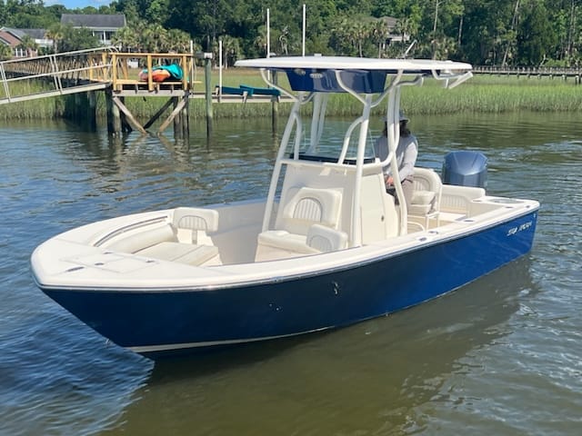 SeaBornBoats's tweet photo. 🚤✨ Ready for your next adventure? Check out the stunning Sea Born LX24 Center Console! Perfect for a day out on the water with family and friends. 🌊⚓️ #SeaBornBoats #BoatLife #WaterAdventures #SummerFun #BoatingSeason https://t.co/AtCAAfD0FK