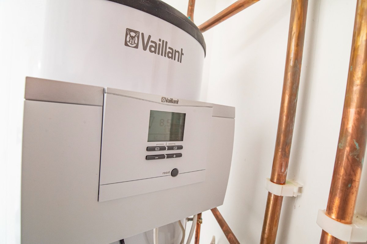 Full system solutions to meet all your needs...

From expertly engineered gas boilers, to industry leading heat pumps, and internet connected controls. Vaillant offer range of products that all communicate via our eBUS technology. 🧠

Find out more at professional.vaillant.co.uk/for-installers/