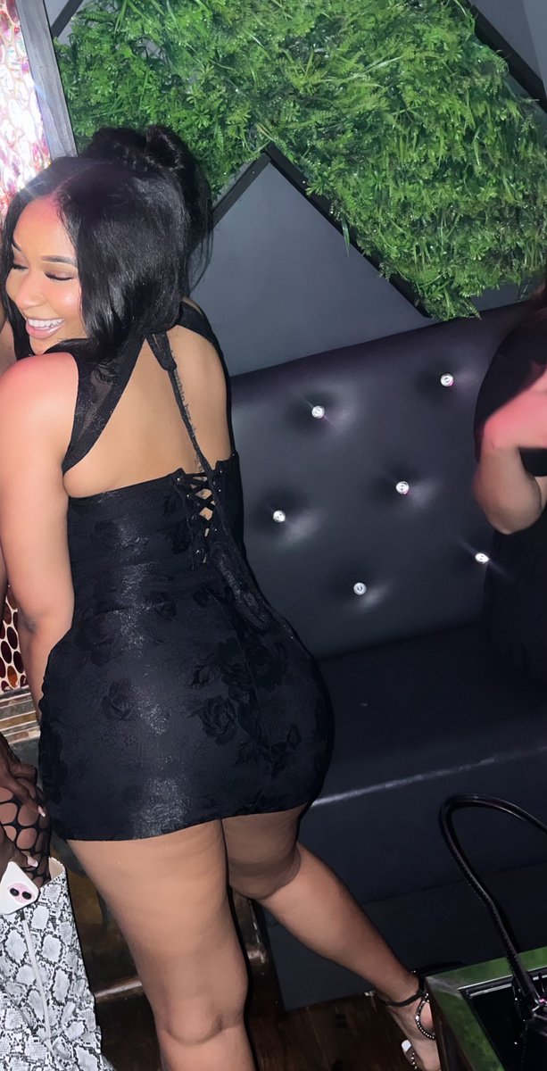 Only1briannak's tweet photo. Want her in the worst way…plus just found out it’s her bday 🎈#BKDAY😍 https://t.co/zPQb2aNySG