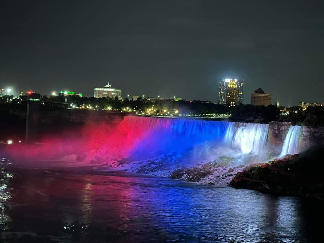 Нијагарини водопади у част Теслиног рођендана!

🔴🔵⚪️