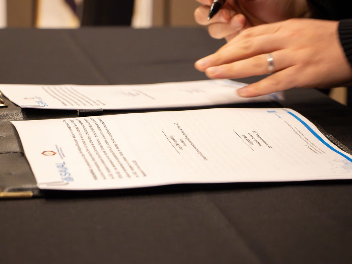 📣📣 Convenio Marco de Cooperación Científica📣📣 Hoy se llevó a cabo la ceremonia que oficializó el “Convenio Marco de Cooperación Científica” entre el Colegio de Químicos Farmacéuticos y Bioquímicos de Chile, <a href="/ColegioQFyBQ/">Colegio QF y BQ</a> y Laboratorios SAVAL S.A.