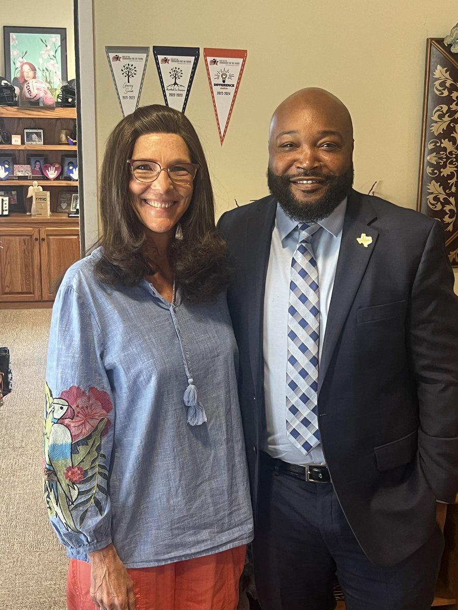1st 1:1 with Supt. Dr.Duarte and we are 💯 aligned with our vision to #Rebuild #Refocus &amp; #Restore the legacy of greatness <a href="/SimmsPanthers/">Simms Elementary Panthers</a>. I’m looking forward to a year of transformative leadership and work in <a href="/TexasCityISD/">Texas City ISD</a> 💙🖤🐈‍⬛ Let get this work!!!